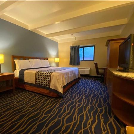 Economy Inn North Randall Luaran gambar