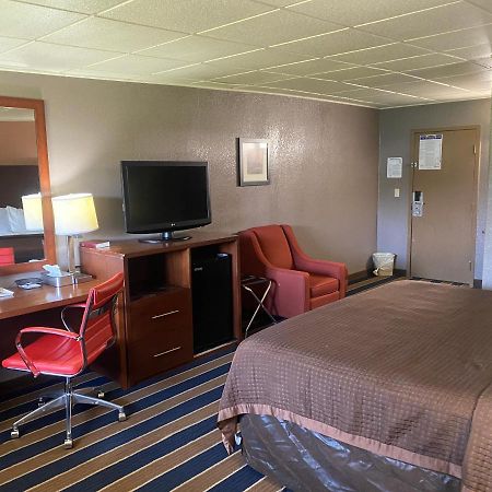 Economy Inn North Randall Luaran gambar