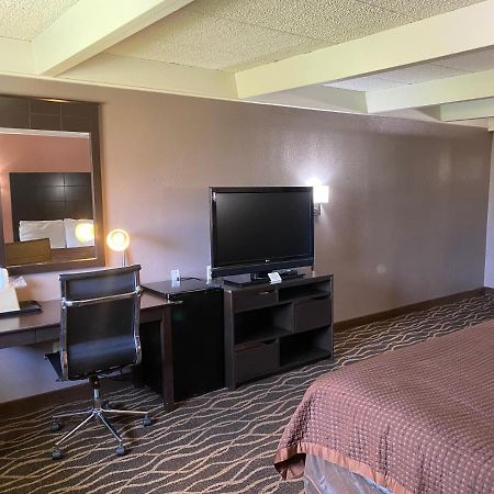 Economy Inn North Randall Luaran gambar