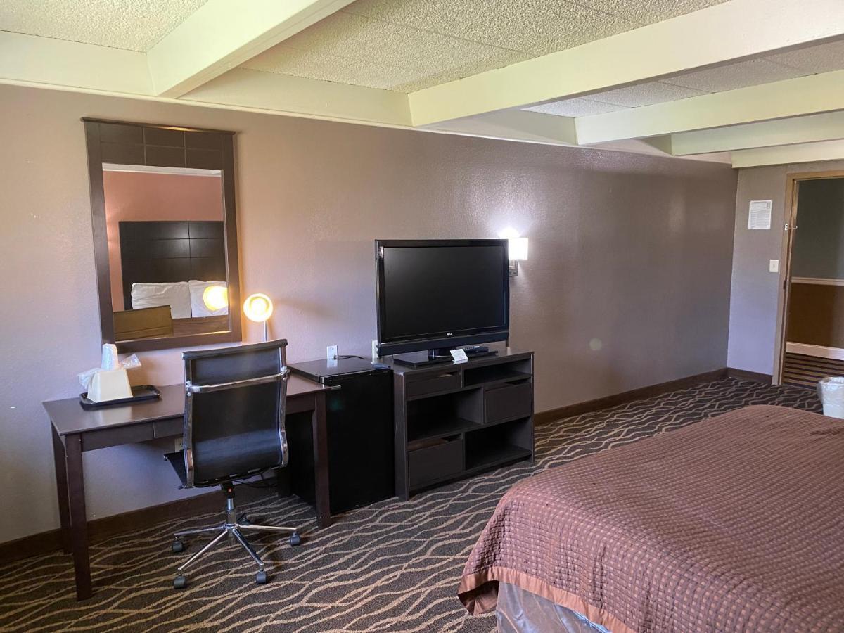 Economy Inn North Randall Luaran gambar
