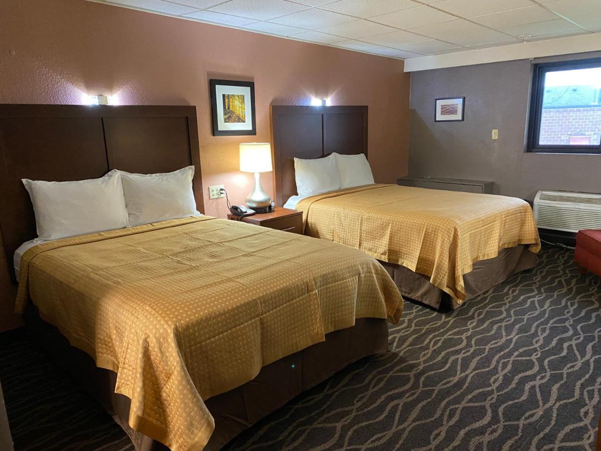 Economy Inn North Randall Luaran gambar