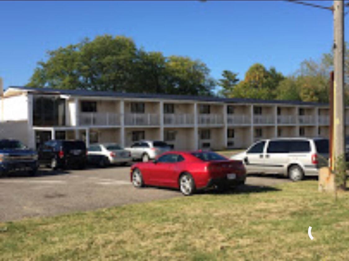 Economy Inn North Randall Luaran gambar